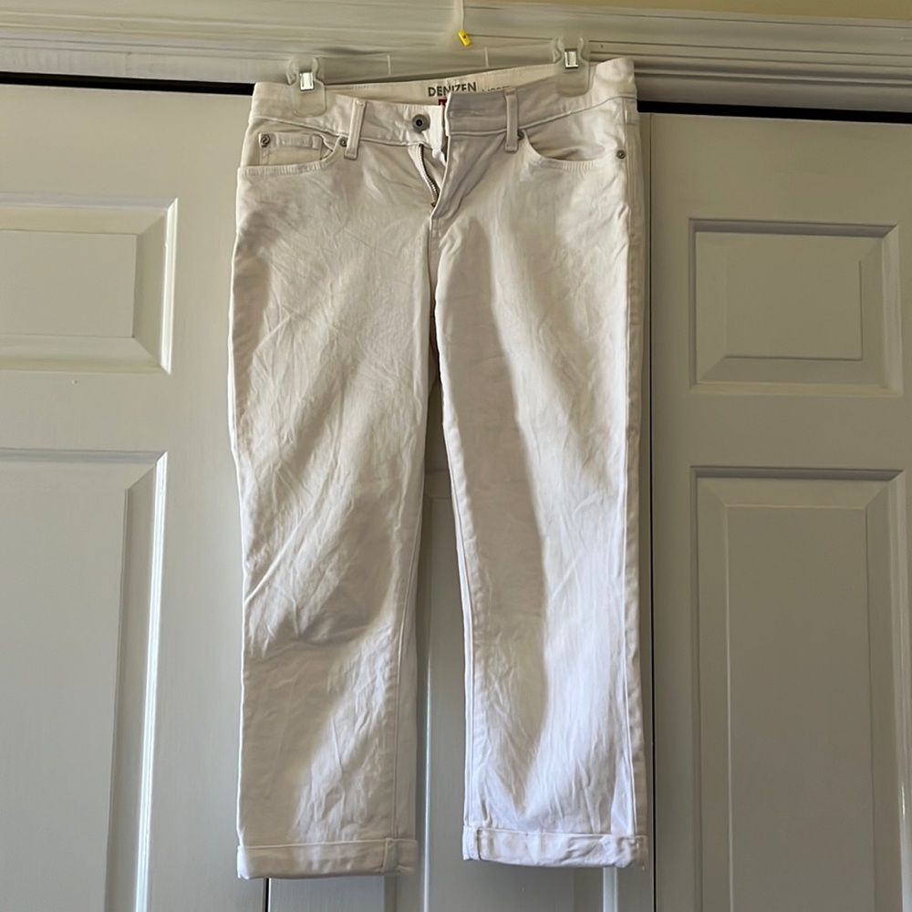 Levi’s (DENIZEN) modern crop white jeans. Size 2